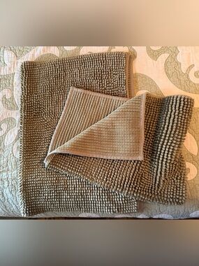 Elle Decor sage green Chenille Bath Mat Set sizes 16” x 23” and 20”x 30”